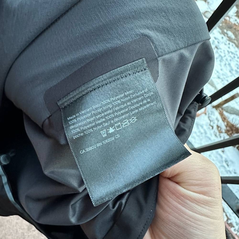 Lululemon Outpour Shell Jacket - Picture 6 of 11